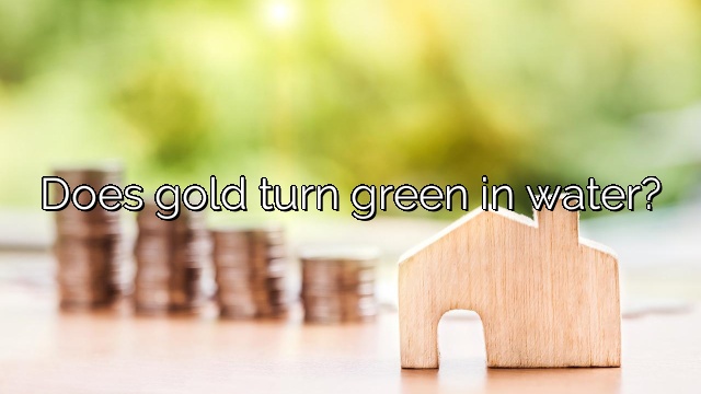 Does gold turn green in water?